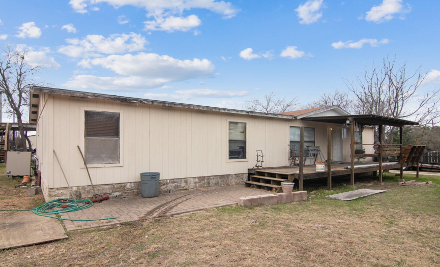 Includes a 3 bedroom manufactured home.