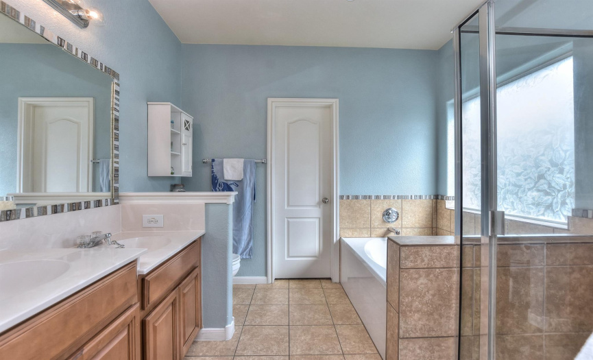 Double vanity, seperate shower and garden tub make this the perfect primary bathroom!