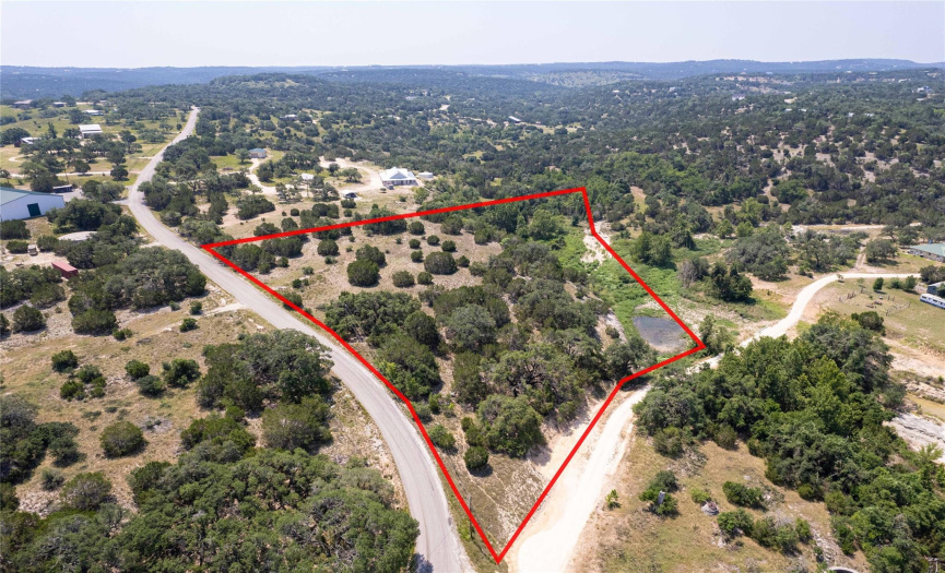 Red aerial boundary line does NOT represent actual property lines, and is approximate. Buyer to verify actual property boundary lines with survey (if available) or  buyer due diligence.
