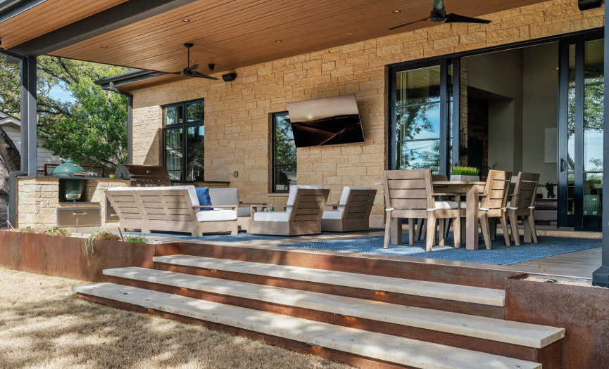 Relax on your patio while watching tv or barbecuing at your full outdoor kitchen with a green egg! 