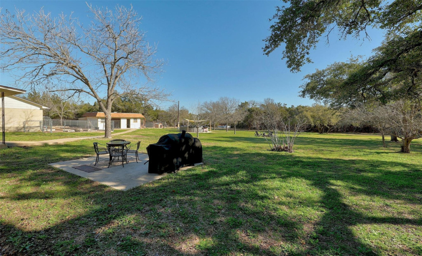 Enjoy quick & easy access to Lake Georgetown, less than 10 min away, where you can indulge in water sports, fishing, or simply bask in the serenity of the lake's shores.