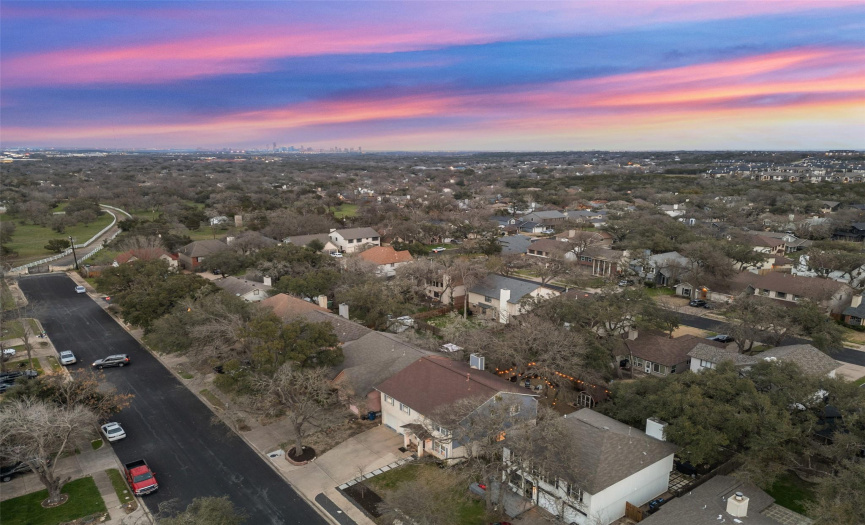 Terrific location a stone's throw from Mopac, shopping, dining, trails, greenbelt & downtown ATX!