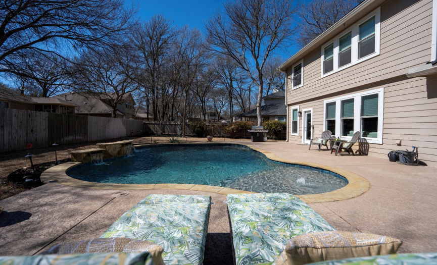 You can enjoy this pool year round equipped with a heater. 