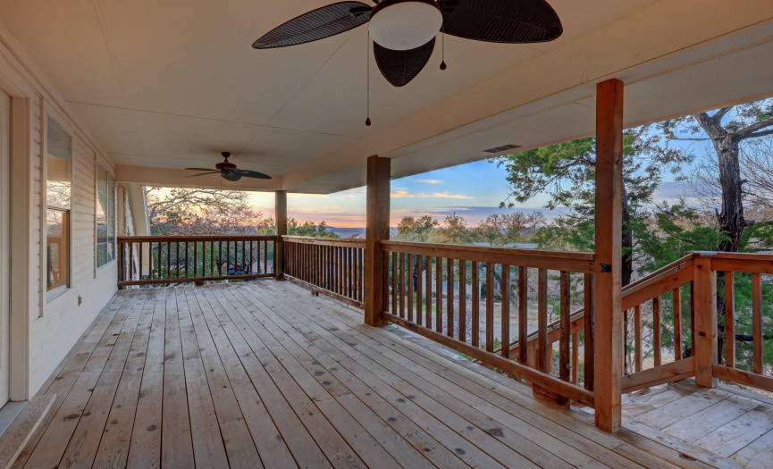 Enormous Upper deck with stunning views of Lake Travis.