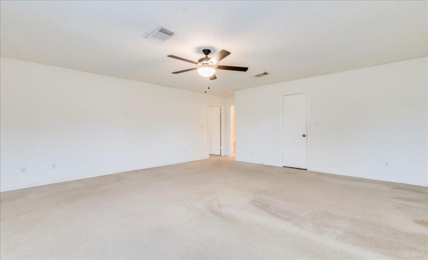 Offers a walk in closet and ceiling fan