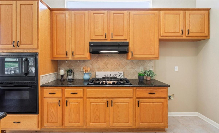 Built in oven/microwave & gas range