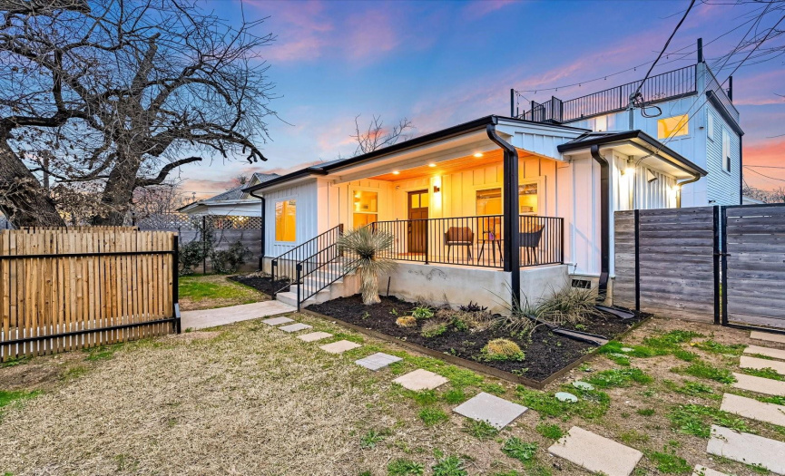 2202 12 ST, Austin, Texas 78702, 3 Bedrooms Bedrooms, ,2 BathroomsBathrooms,Residential,For Sale,12,ACT7914184