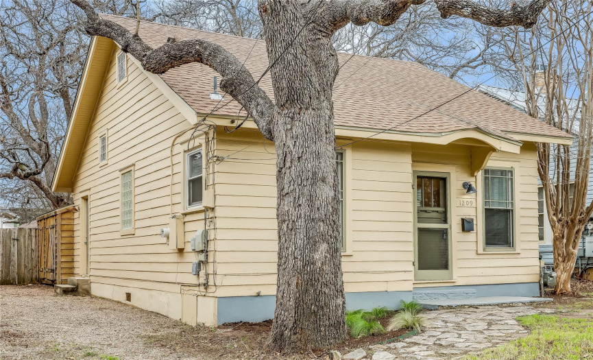 1209 31st ST, Austin, Texas 78722, 3 Bedrooms Bedrooms, ,2 BathroomsBathrooms,Residential,For Sale,31st,ACT2368236