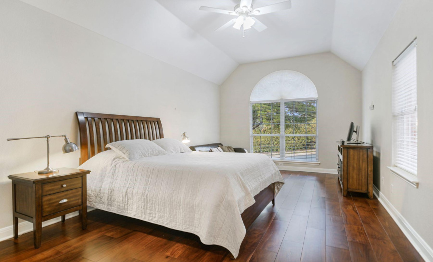 Huge guest bedroom on main level with ensuite bath