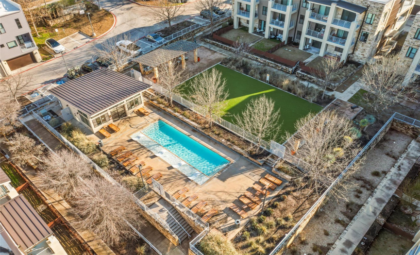 Denizen Condos is nestled in the desirable Galindo neighborhood and boasts lush green spaces, a sparkling community pool, BBQ grills, and two meticulously maintained dog parks. 