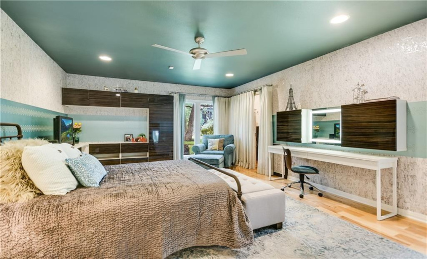 Discover the beauty of the second bedroom, featuring tasteful finishes and elegant design elements that elevate the space.