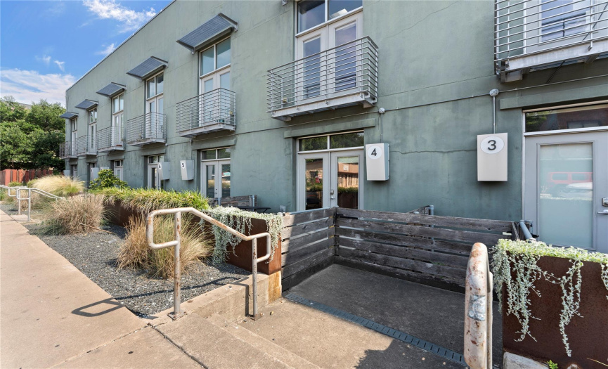 1305 6th ST, Austin, Texas 78702, 1 Bedroom Bedrooms, ,1 BathroomBathrooms,Residential,For Sale,6th,ACT5121259