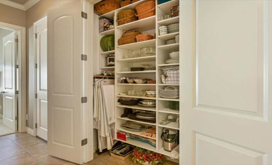 Check out this butlers closet - storage for all you entertaining items.