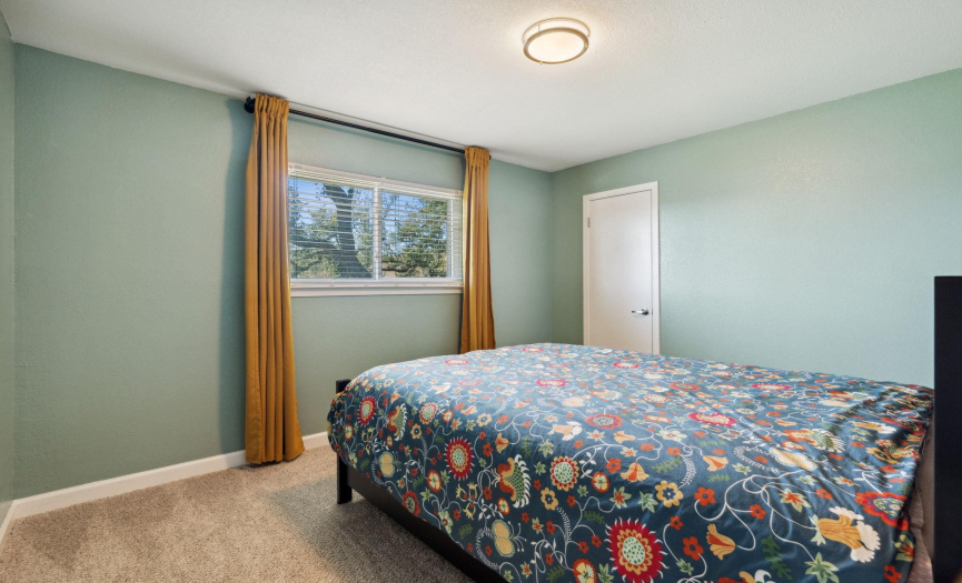 Inviting third bedroom featuring neutral décor and a peaceful ambiance, perfect for a good night's sleep.