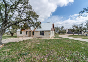 Beautiful home & Barndominium on 4+ acres in the TX Hill Country!