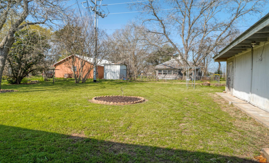 705 Olive ST, Smithville, Texas 78957, 3 Bedrooms Bedrooms, ,2 BathroomsBathrooms,Residential,For Sale,Olive,ACT6489207
