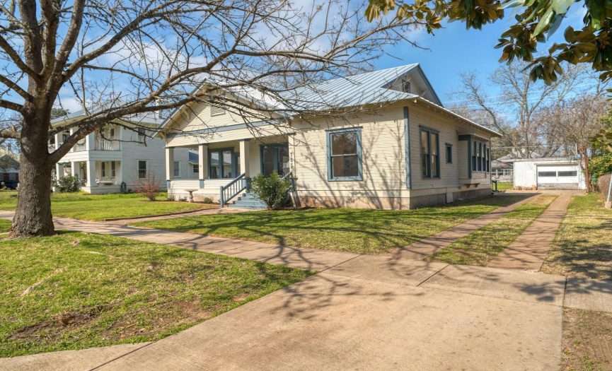 705 Olive ST, Smithville, Texas 78957, 3 Bedrooms Bedrooms, ,2 BathroomsBathrooms,Residential,For Sale,Olive,ACT6489207