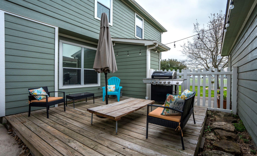 Look at this deck!  Great for grilling out. 