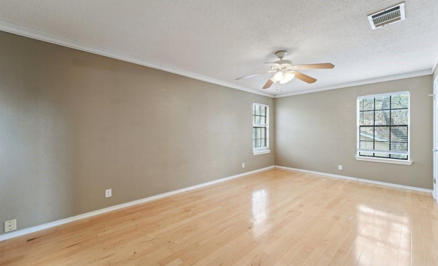 Very Large upstairs bedroom could be used as a second living area or second primary suite.
