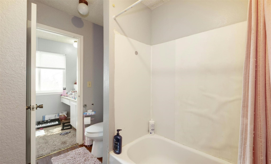 The shared jack-n-jill bath between the bedrooms is wher eyou will find the shower/tub combos and the commode. 