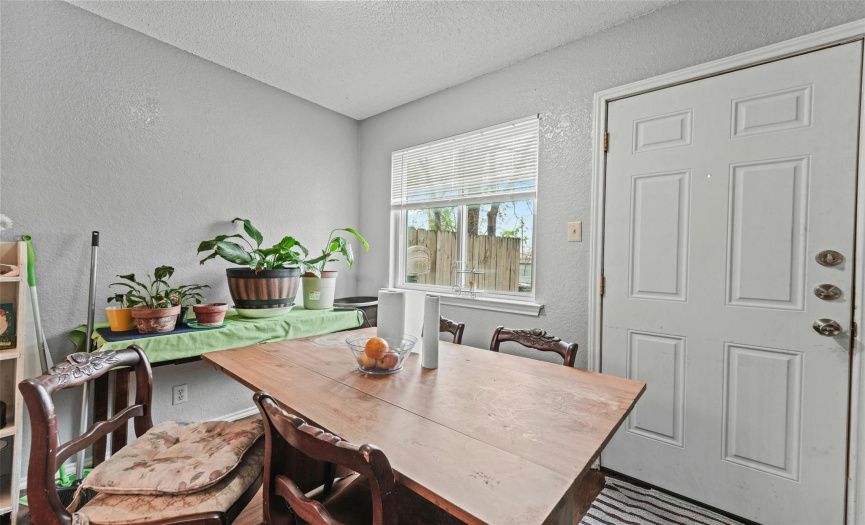 The dining area in Unit 924 offers access to the fenced-in backyard. 