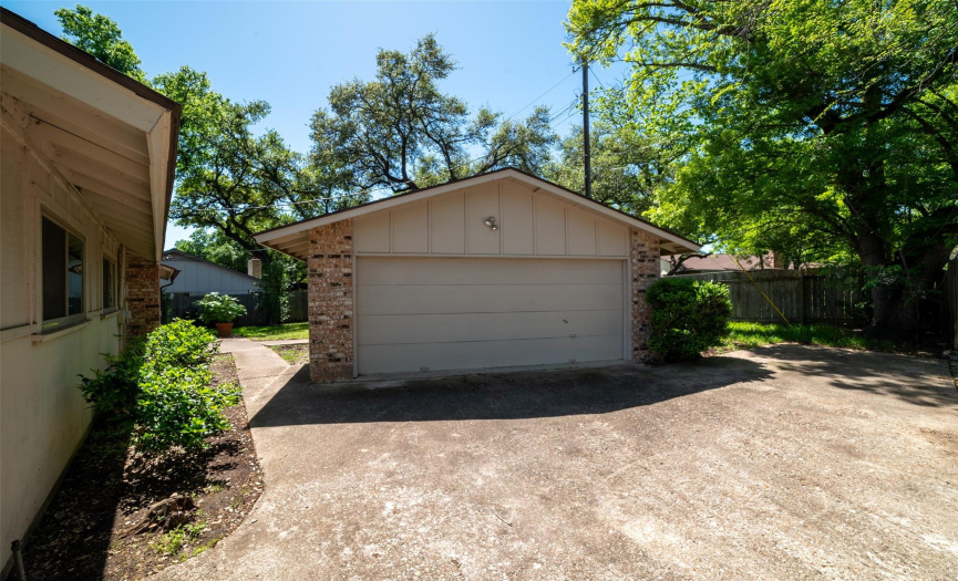 11202 ALHAMBRA DR, Austin, Texas 78759, 3 Bedrooms Bedrooms, ,2 BathroomsBathrooms,Residential,For Sale,ALHAMBRA,ACT4814908