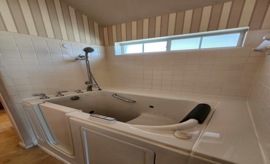 Therapeutic whirpool tub/shower in primary bathroom