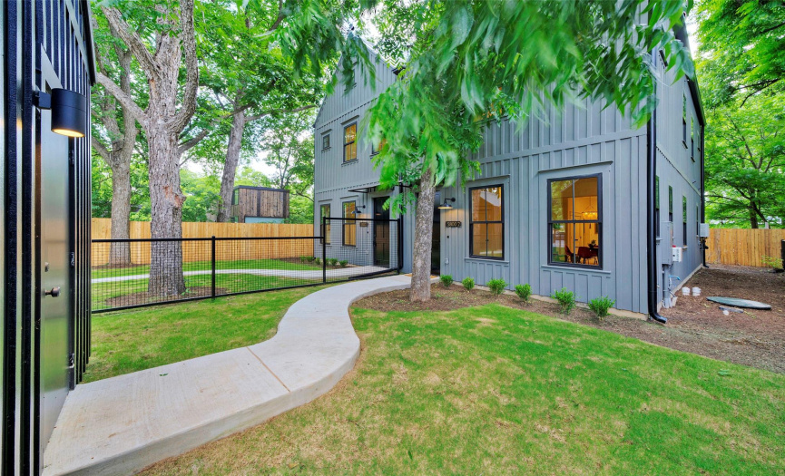 5800 Bolm RD, Austin, Texas 78721, 3 Bedrooms Bedrooms, ,2 BathroomsBathrooms,Residential,For Sale,Bolm,ACT9632666