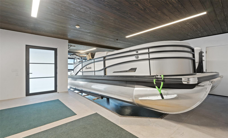 Boat garage and lift