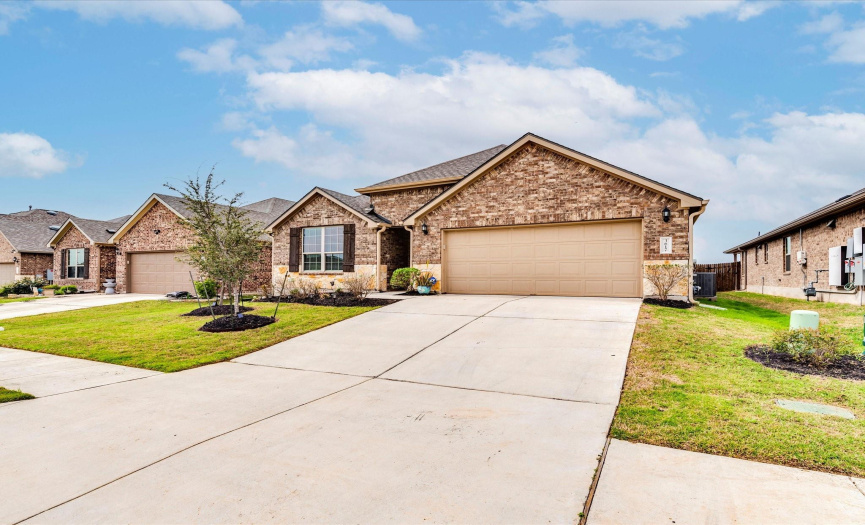 Walking distance to Lake Pflugerville, which has a 3-mile hike & bike trail loop around the lake!