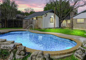 South Austin retreat with a majestic saltwater pool in Castlewood Forest – 78748. 