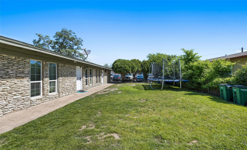 1013 Meadows DR, Austin, Texas 78758, ,Residential Income,For Sale,Meadows,ACT3994367
