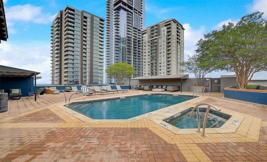 MILAGO AMENITIES: The rooftop pool and hot tub, with loung areas (including cabanas!) is HOPPING during the summer months. 