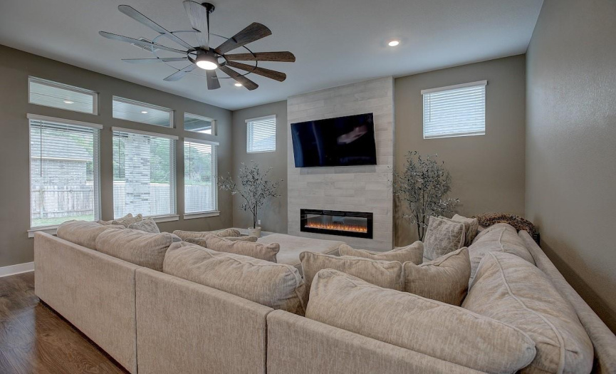 Entertaining or everyday living was never easier! Open to the kitchen, this open floorplan has great natural lighting, fireplace, tall 10' ceilings! Professionally painted, and recessed light throughout