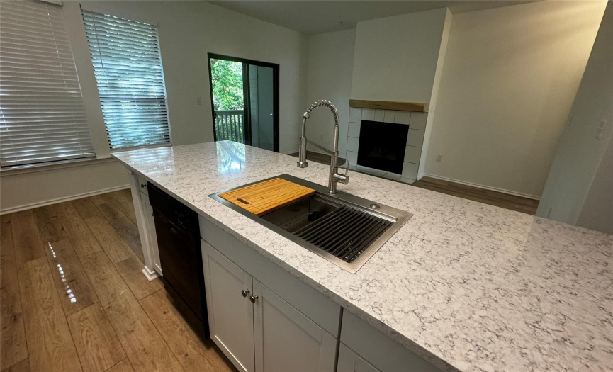 Beautiful new designer level 5 quartz countertops with NEW chef's grade stainless sink & faucet, complete with bamboo cutting board, drain rack and stainless bin.