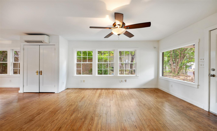 2503 10th ST, Austin, Texas 78702, 1 Bedroom Bedrooms, ,1 BathroomBathrooms,Residential,For Sale,10th,ACT3159787