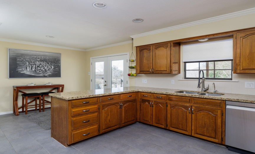Spacious Kitchen with granite countertops