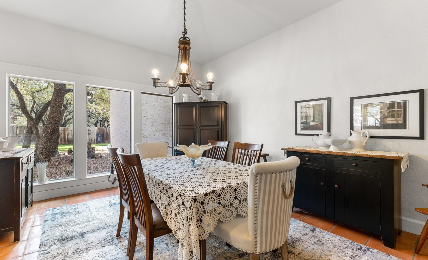 Light & bright with natural light. Plenty of room for entertaining guests.