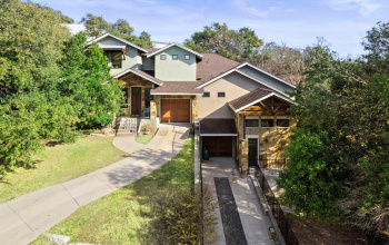 Charming duplex in the heart of Austin. 