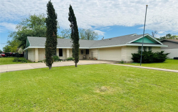 2302 Meadow LN, Taylor, Texas 76574 For Sale