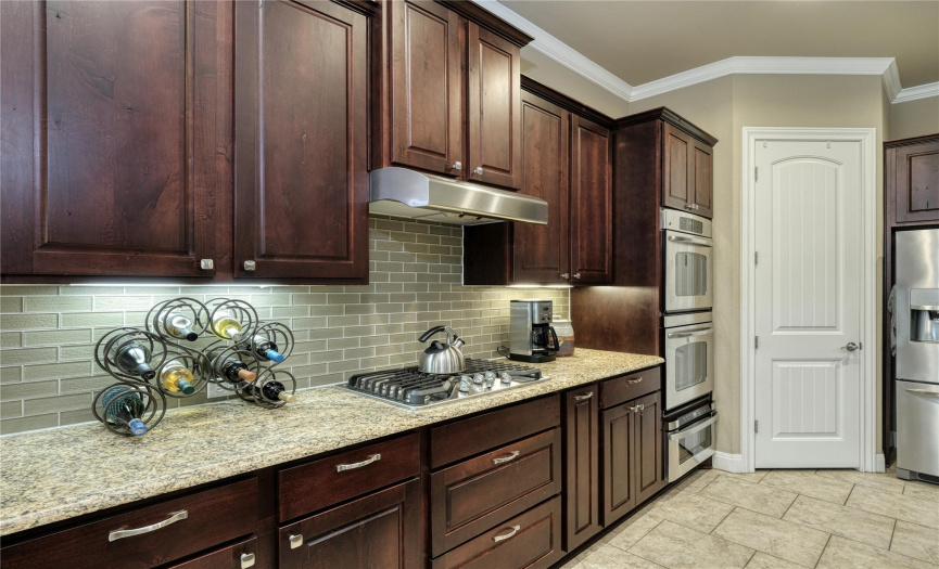 Kitchen, granite counter tops, large island, double oven, recessed lighting