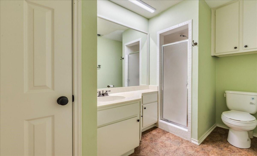 The en-suite bath promises privacy and convenience.