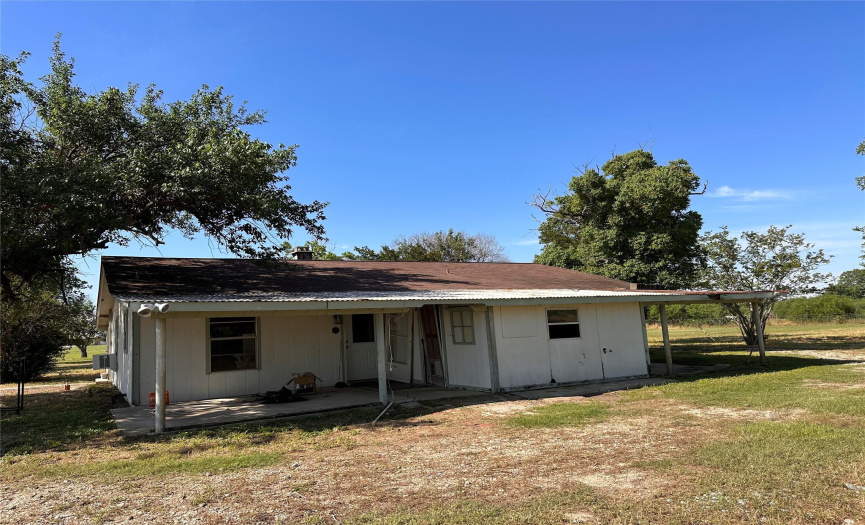1221 Young LN, Lockhart, Texas 78644, 2 Bedrooms Bedrooms, ,1 BathroomBathrooms,Residential,For Sale,Young,ACT2149333