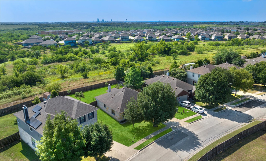 Enjoy easy access to I-35, shopping, and dining, making it effortless to explore everything the area has to offer and enhancing your lifestyle convenience.