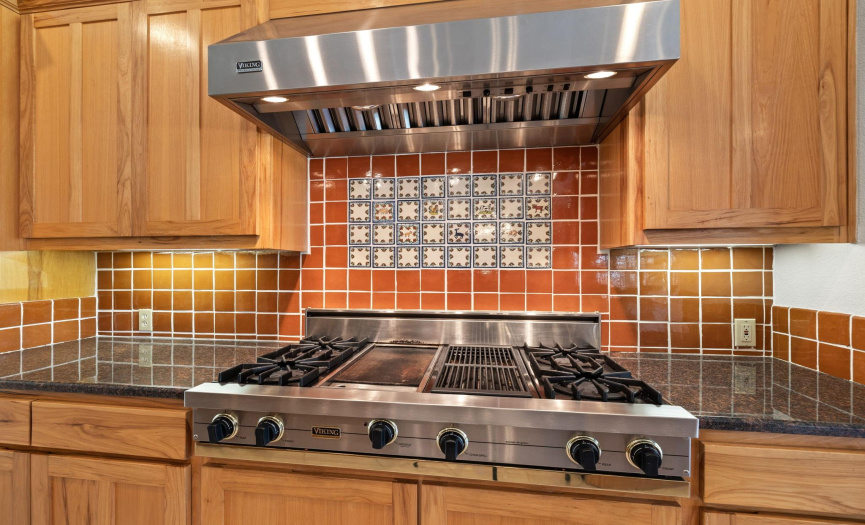 Professional Viking Cooktop with 4 Burners, Griddle, Grill, Range Hood with Lamps and Decorative Backsplash