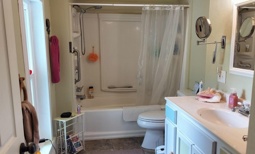 Full Bath with Shower Tub Combination and Vanity 