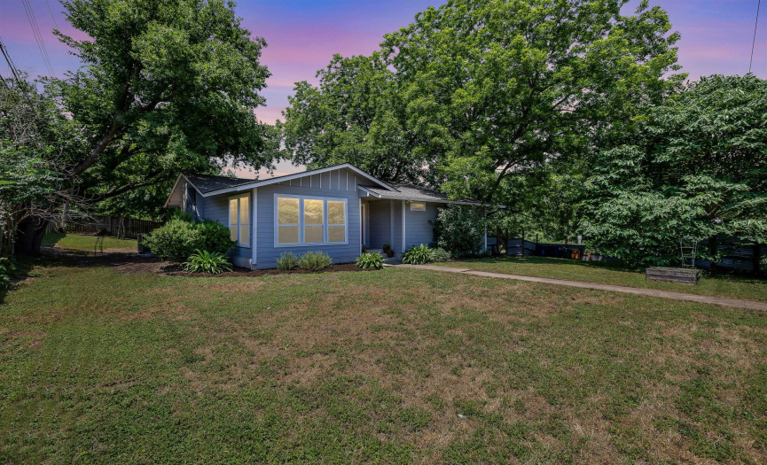 1902 Pershing is a true urban oasis. Directly across the street from the JJ Seabrook Greenbelt and trails and right off of MLK Blvd, yet insulated by metal fencing and a spacious tree-shaded yard, this sweet home has it all!