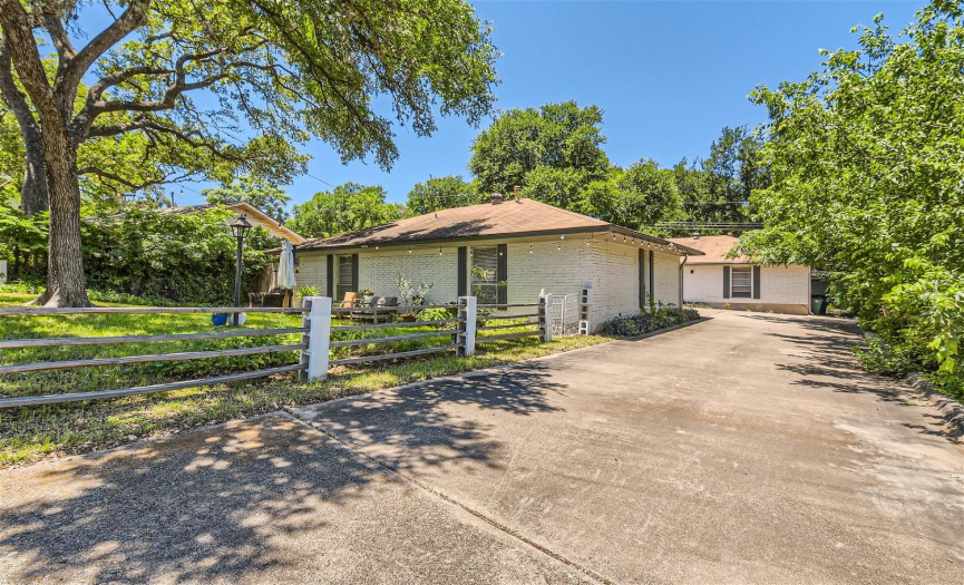 3404 South Oak DR, Austin, Texas 78704, ,Residential Income,For Sale,South Oak,ACT2231152
