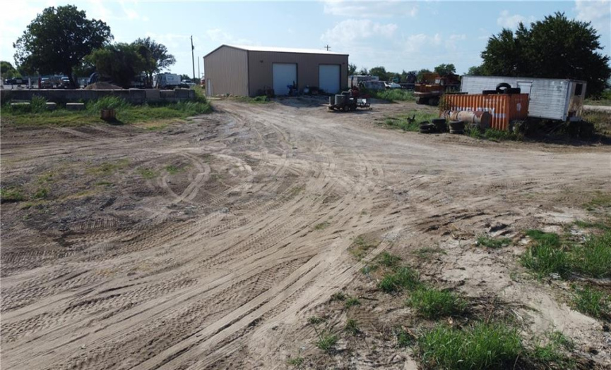 1951 South Magnolia, Luling, Texas 78648, ,Commercial Sale,For Sale,South Magnolia,ACT2431833