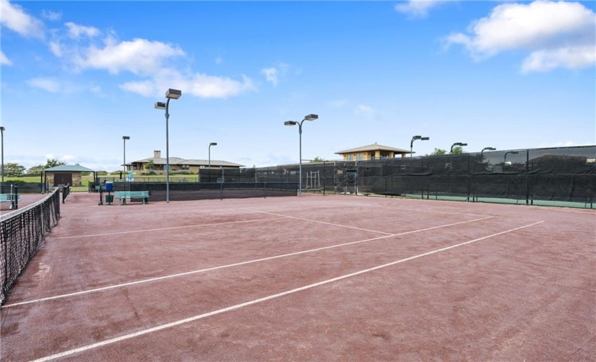 Lakecliff Racquet Club offers quality Clay Courts